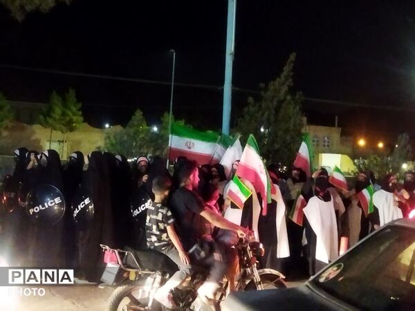 رژه بانوان بسیجی در شهر تفت