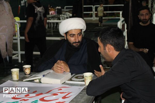 میزبانی موکب امام خامنه‌ای از زائران رهبر شهید