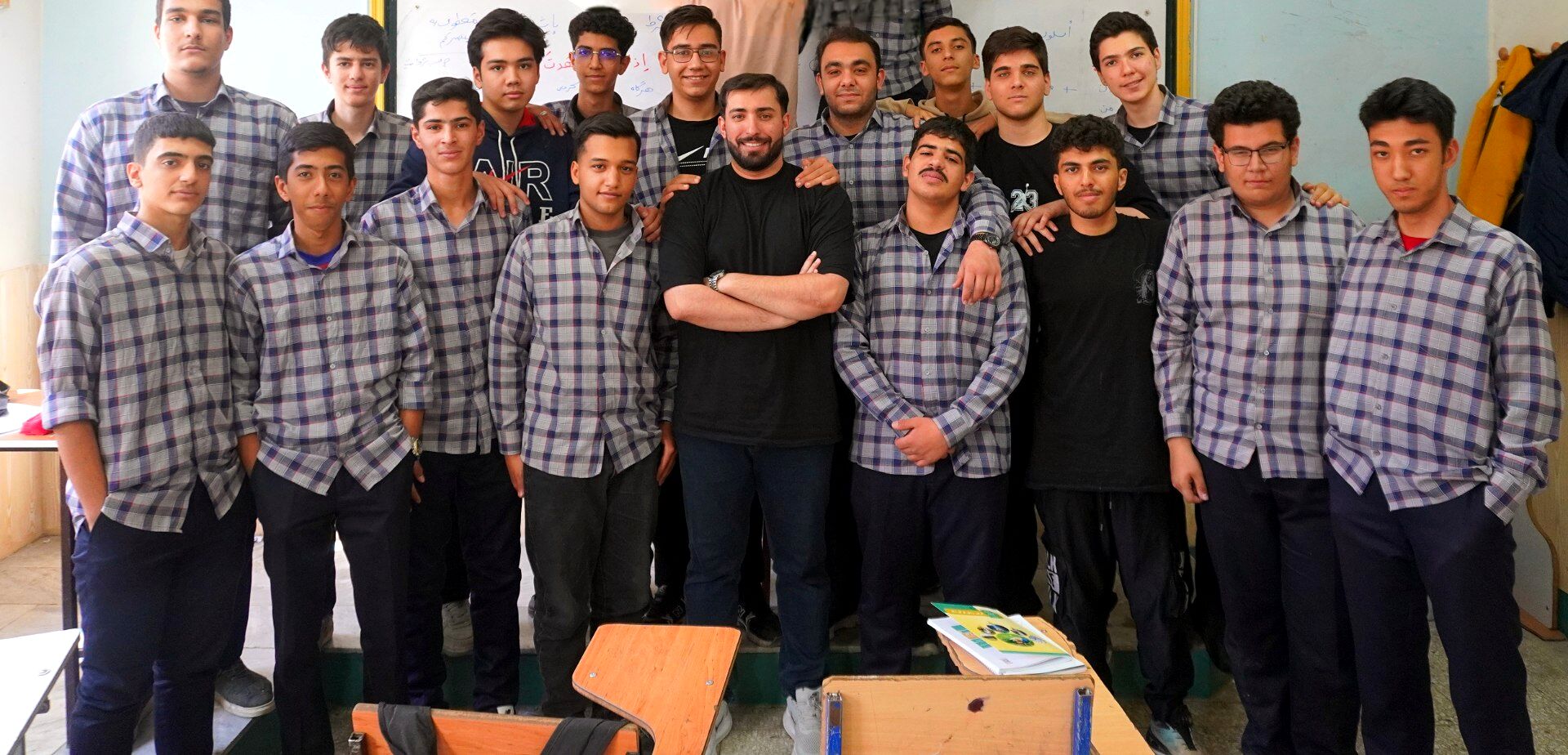 کلاس درسی که با ذوق معلم جان گرفته است؛ روایت یک معلم عربی از آموزش به «نسل Z»