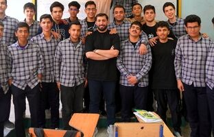 کلاس درسی که با ذوق معلم جان گرفته است؛ روایت یک معلم عربی از آموزش به «نسل Z»