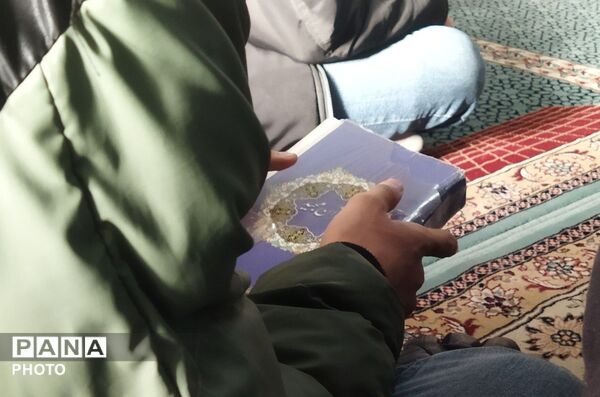 محفل انس با قرآن کریم در دبیرستان شاهد ابوذر غفاری نیشابور 