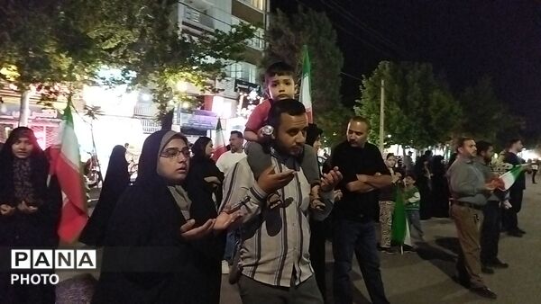 زمزمه های دعا در بلوار فضل نیشابور 