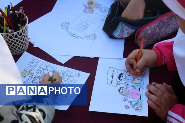 اجتماع استکبار ستیزی و رویداد پلاکاردنویسی دانش‌آموزان سمنان