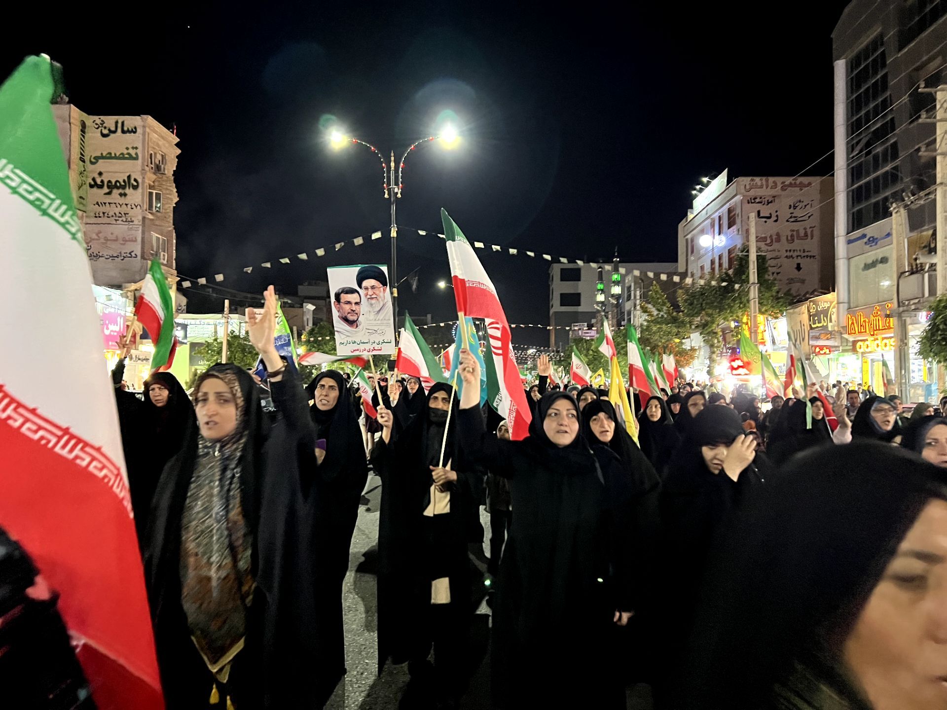 پرچم گردانی مردم «روستای ینگی امام» شهرستان ساوجبلاغ 