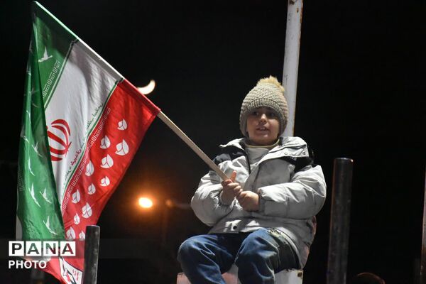 52 شب حضور در میدان به عشق ایران