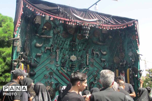 حضور میلیونی زائران در مشهد