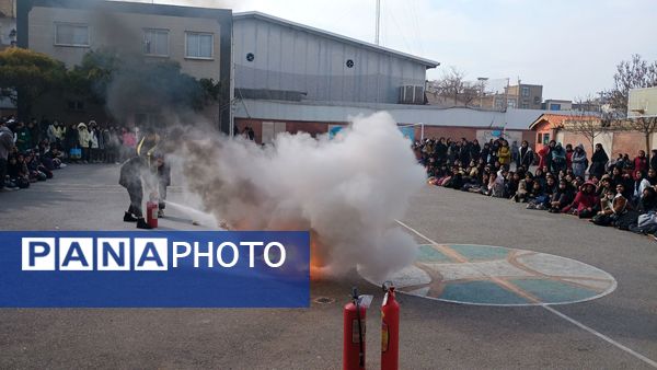 مانور زلزله و ایمنی در مدرسه هوشیار