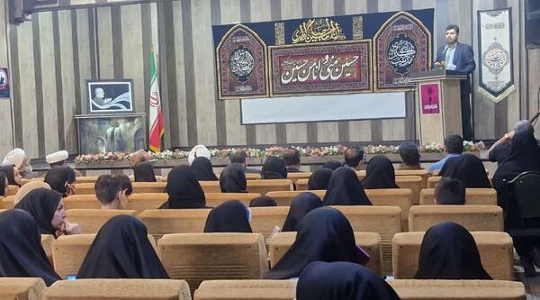  اولین نمایشگاه آثار هنری با موضوع عفاف و حجاب در کانون ملائک شهرستان قرچک