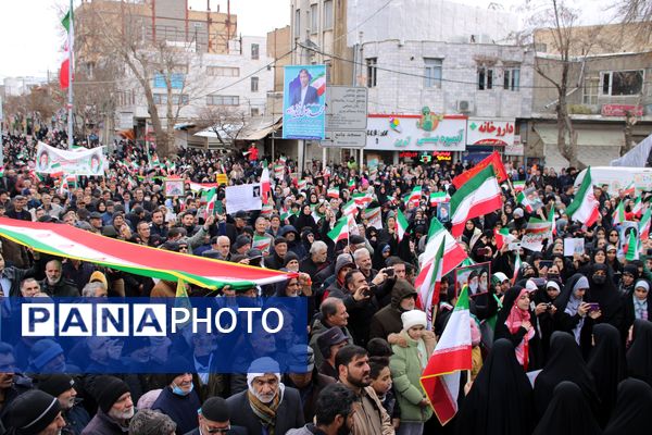 حماسه حضور مردم قروه در راهپیمایی ۲۲ بهمن؛ تجلی وحدت و وفاداری به انقلاب