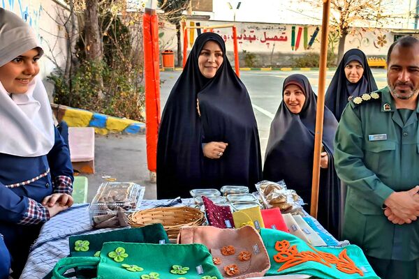 برپایی موکب مقاومت به‌مناسبت هفته بسیج در دبستان جنت ملارد 