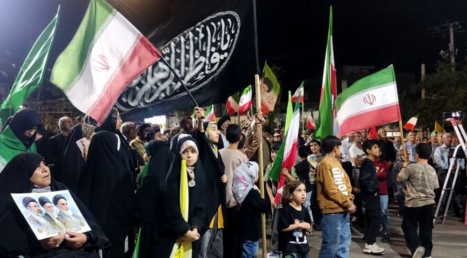بزرگداشت فرماندهان شهید و یادبود جنگ دوازده روزه در شب ۱۰۵ ام تجمعات