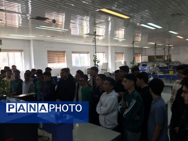 بازدید دانش آموزان دبیرستان نمونه آیت‌الله خامنه‌ای از دانشکده پزشکی دانشگاه فردوسی مشهد