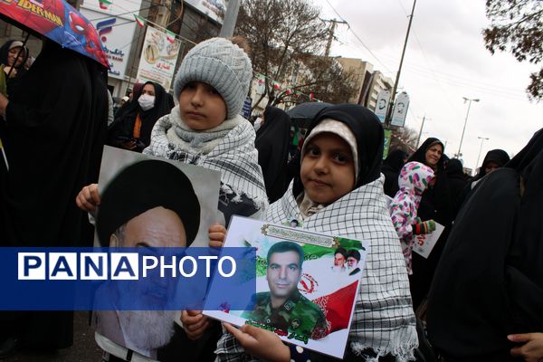 حماسه حضور مردم قروه در راهپیمایی ۲۲ بهمن؛ تجلی وحدت و وفاداری به انقلاب