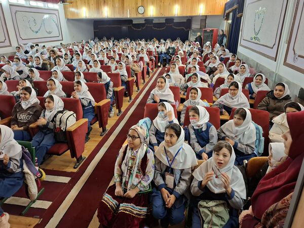 جشن یلدا ۱۴۰۴ در مدرسه ۱۷ شهریور شهرستان بجنورد 