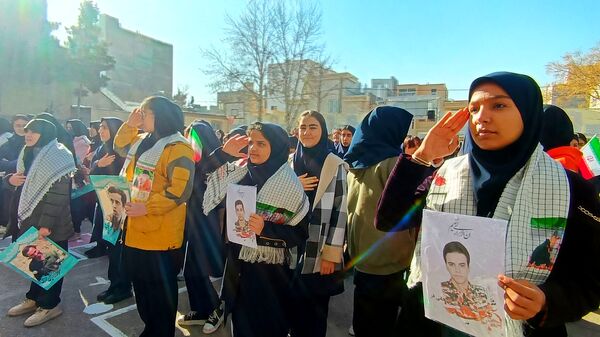زنگ انقلاب در دبیرستان کوثر فرهنگیان