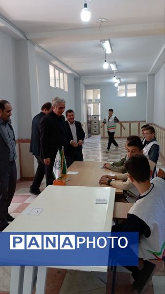 انتخابات شورای دانش‌آموزی در مدارس خدا آفرین 