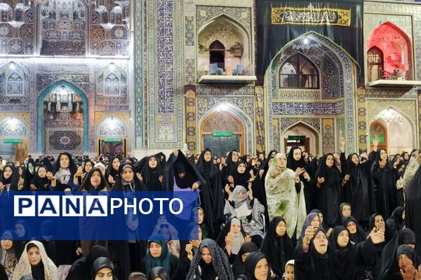 برگزاری نماز جماعت در حرم مطهر امام رضا (ع)