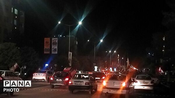 بلوار فضل پرشور از ماشین هایی با پرچم ایران 