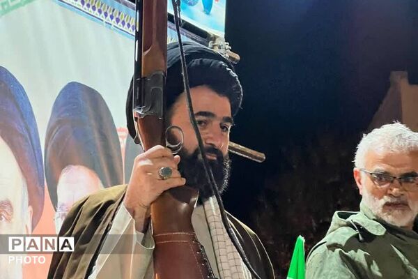 پنجاهمین اجتماع مردم فیروزکوه در هوای بارانی