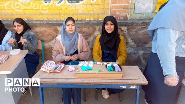 نمایشگاه بازارچه کسب و کار دانش‌آموزی در مدرسه شهید رجایی
