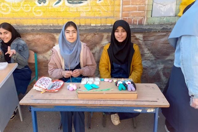 نمایشگاه بازارچه کسب و کار دانش‌آموزی در مدرسه شهید رجایی
