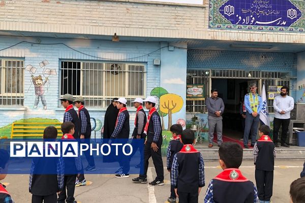 بازدید کشوری از دانش‌آموزان پیشتاز دبستان فولادفر ناحیه دو شهرری 