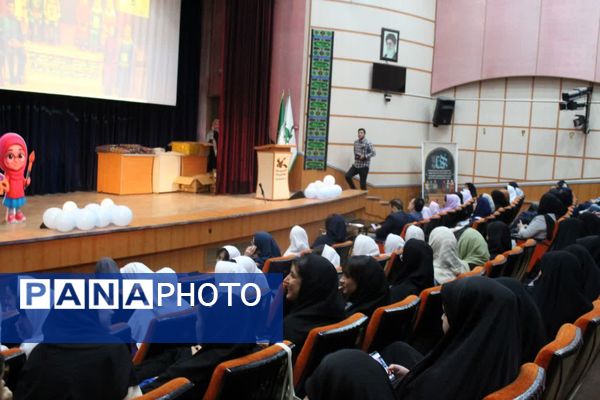 تقدیر از برگزیدگان جشنواره فرهنگی و هنری فردا در ساری 