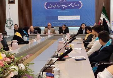 نشست صمیمی اعضای تشکل های دانش آموزی با مدیرکل آموزش وپرورش استان اردبیل
