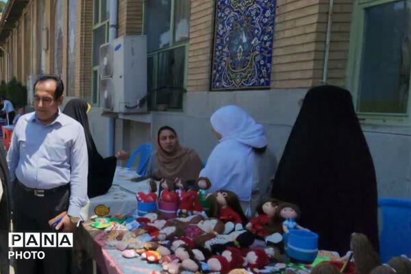 برپایی میز خدمت سلامت و نمایشگاه کتاب غدیر در رباط‌کریم
