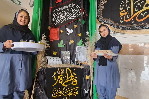 طنین نوای عشق و عزا؛ مراسم عزاداری دهه دوم فاطمیه در مدارس بهارستان‌دو