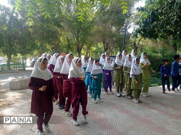 تبلور فرهنگ سلامت در فعالیت صبحگاهی دانش‌آموزان و مربیان مینابی