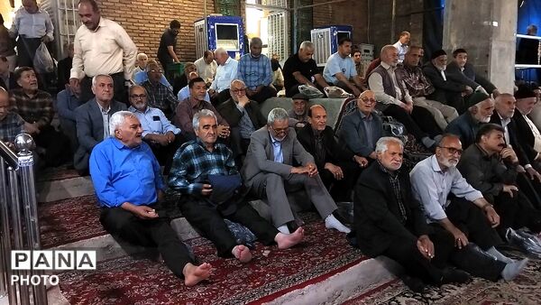 از پیر تا کودک در نماز جمعه نیشابور حضور دارند-۲