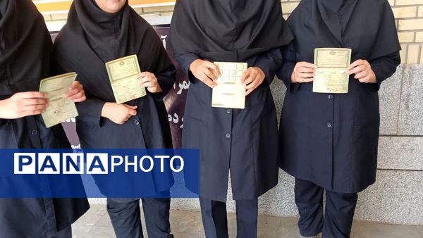 حضور پرشور دانش‌آموزان رای اولی شهرستان چرداول در انتخابات ریاست جمهوری