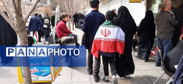 جلوه هایی از راهپیمایی جشن پیروزی انقلاب در شهر قم