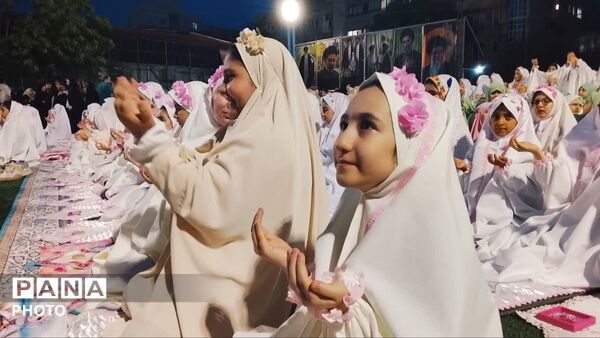 طلیعه بندگی خالق مهربان در جشن تکلیف دختران منطقه ۱۰