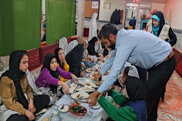 آخرین روز از اعتکاف دانش آموزی انس با خدا  در مسجد جامع شهر بار نیشابور