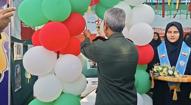  ویژه برنامه های دهه فجر در مدارس شاهد میناب 