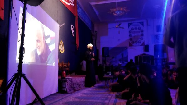 شبی معنوی برای دانش آموزان معتکف 