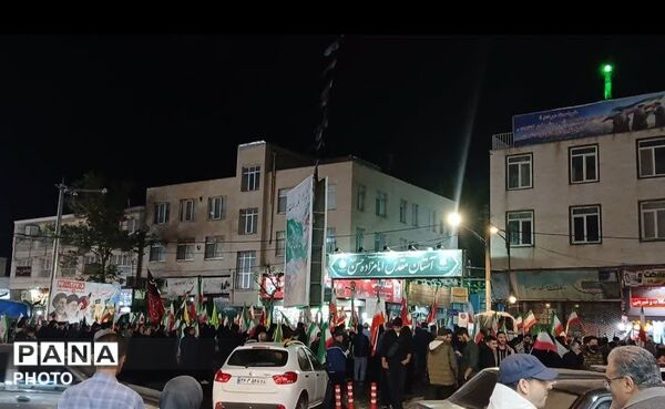 حضور مردم کرج در پنجاه و هفتمین شب بیعت با رهبری 