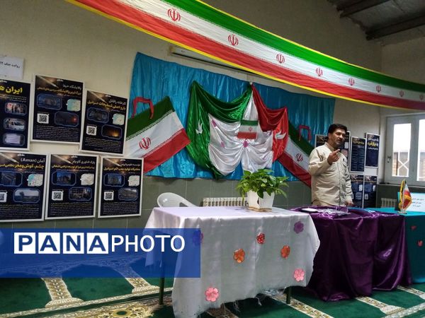 نمایشگاه آمادگی دفاعی و یادآوره ی دستاوردهای انقلاب سلامی در مدرسه حضرت زینب  شهر کندر 