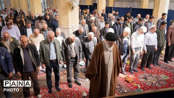 محفل انس با قرآن کریم در آخرین روز نمایشگاه قرآن در مصلی کرج