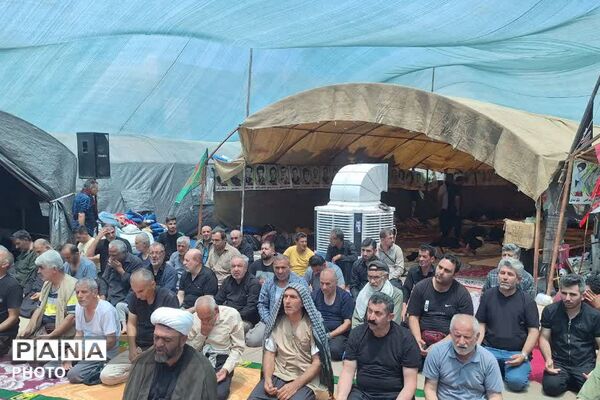 پیوند جان و جانان در کربلا؛ اقامه نماز جماعت در جوار ضریح شش‌گوشه