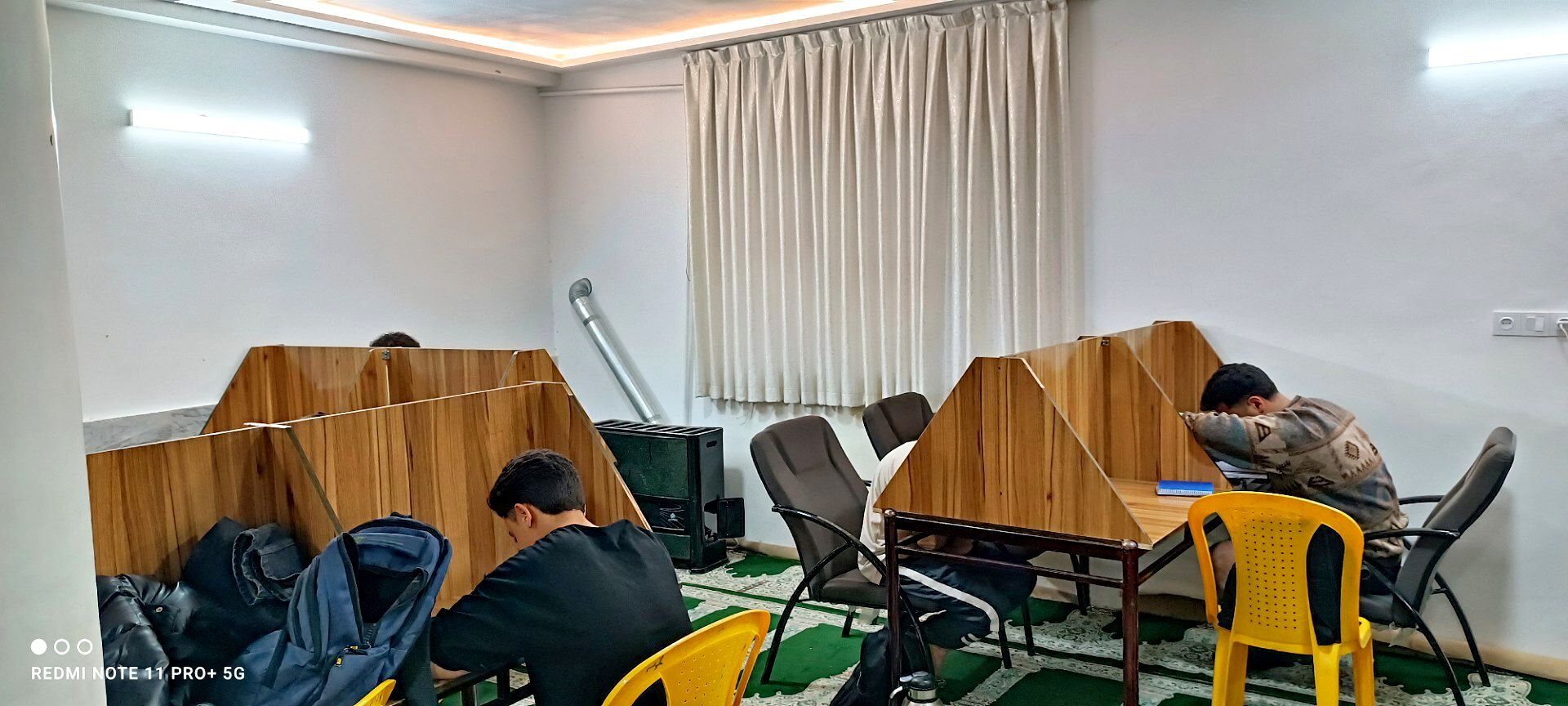 قرائت خانه دبیرستان نمونه آیت‌الله خامنه ای؛ مکانی ایمن و مجهز برای درس خواندن دانش آموزان 