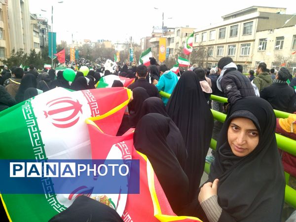 ثبت شکوه انقلاب از قاب دوربین در همدان