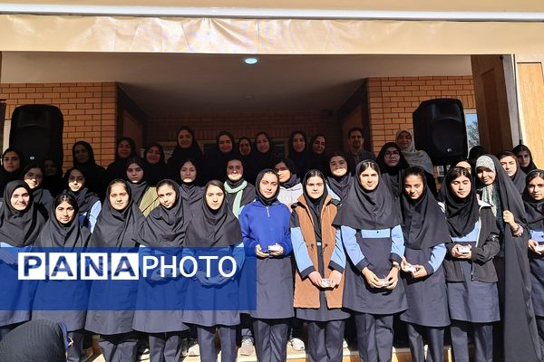 مراسم راز و رهایی؛ پنجره‌ای به دنیای دو نسل در دبیرستان نمونه‌دولتی ولایت بهارستان‌دو