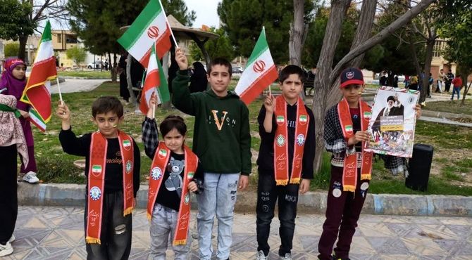 حضور حماسی مردم دهدشت در راهپیمایی ۲۲ بهمن 