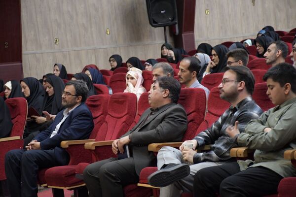 نقش بی‌بدیل مربیان تربیتی در شکوفایی نسل آینده در همایش منطقه ۵ تهران بازخوانی شد