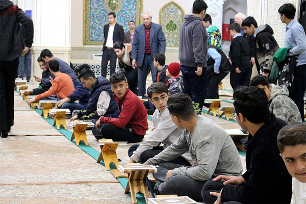 زمزمه آیات الهی در جمع دانش‌آموزان اردبیلی