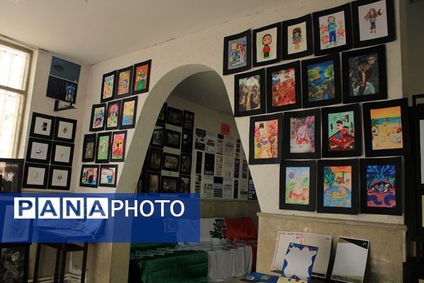 نمایشگاه آثار هنرجویان هنرستان فنی‌وحرفه‌ای دخترانه آفرینش پردیس