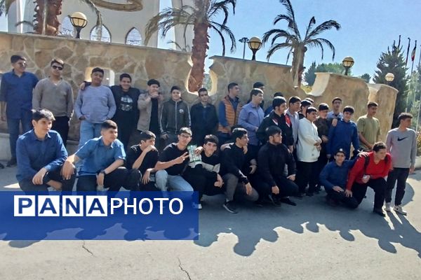 حضور دانش‌آموزان ناحیه 2 شهرری در اردوی باغ موزه دفاع مقدس و فرهنگسرای ولا